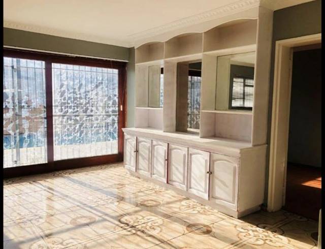 5 BEDROOM HOUSE FOR SALE IN GRASSY PARK